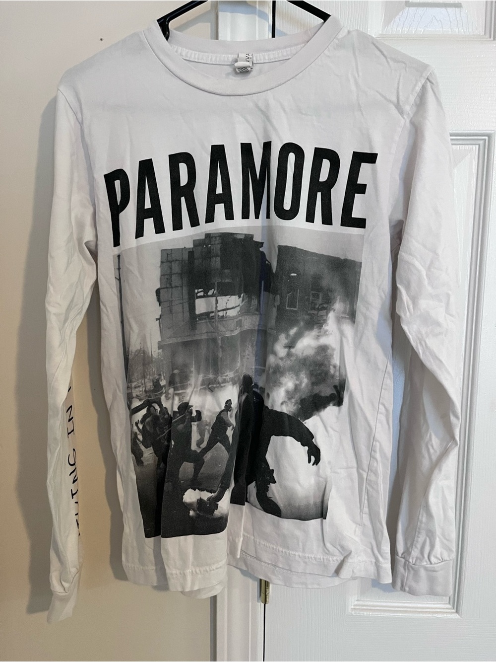 Paramore White Long Sleeve Band Tee Size Small